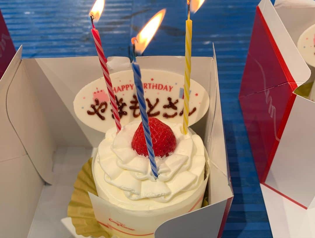 山本隆弘さんのインスタグラム写真 - (山本隆弘Instagram)「7月の誕生日という事でケーキを頂きましたー🎂」7月26日 17時09分 - yamamototakahiro5