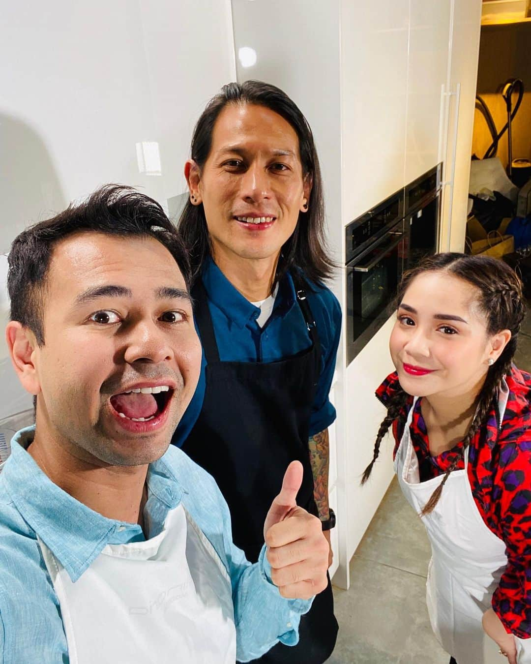 Raffi Ahmadさんのインスタグラム写真 - (Raffi AhmadInstagram)「Hari Minggu Belajar masak sama Master Chef @junarorimpandeyofficial 👏⭐️」7月26日 17時21分 - raffinagita1717