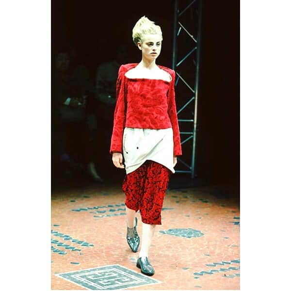 のインスタグラム：「【1996A/Wルック】 COMME des GARCONS フローラルパイルジャカードトップス ¥43,780 (k-82797)  https://www.playful-dc.com/products/details87161.html  #プレイフル#playful #古着 #ブランド古着 #DCブランド #コムデギャルソン #トリココムデギャルソン  #コムデギャルソン古着 #コムコムコムデギャルソン  #撮影依頼 #商品撮影#川久保玲#コレクション  #commedesgarcons #commedesgarconshommeplus #commedesgarconshomme #blackcommedesgarcons #cdg #secondhand #secondhandclothes #secondhand」