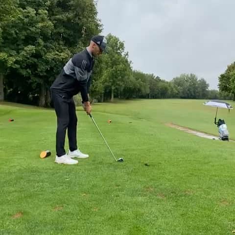 ベイリ・カーギルのインスタグラム：「Couple swings 🏌️‍♂️」