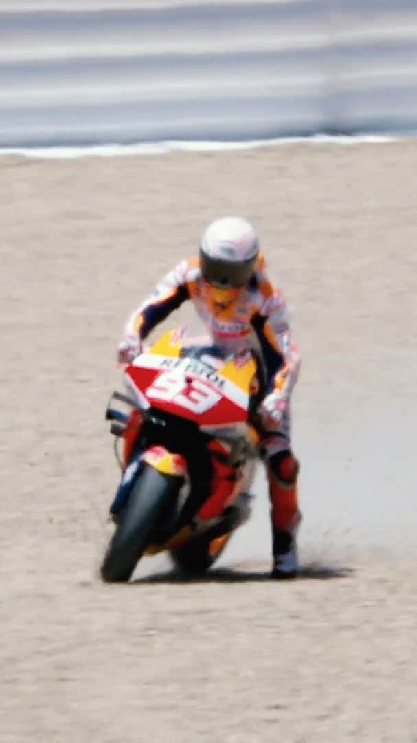 レプソル・ホンダのインスタグラム：「Sometimes you save it, sometimes it hurts. But you always try.  A story only a champion could have told.」