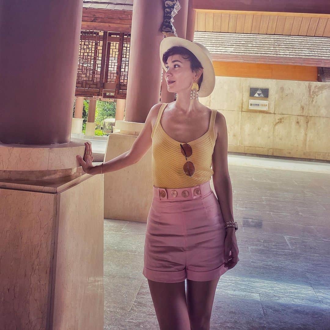 セリーナ・ジェイドのインスタグラム：「Let’s bring a little summer attitude everywhere we go.」