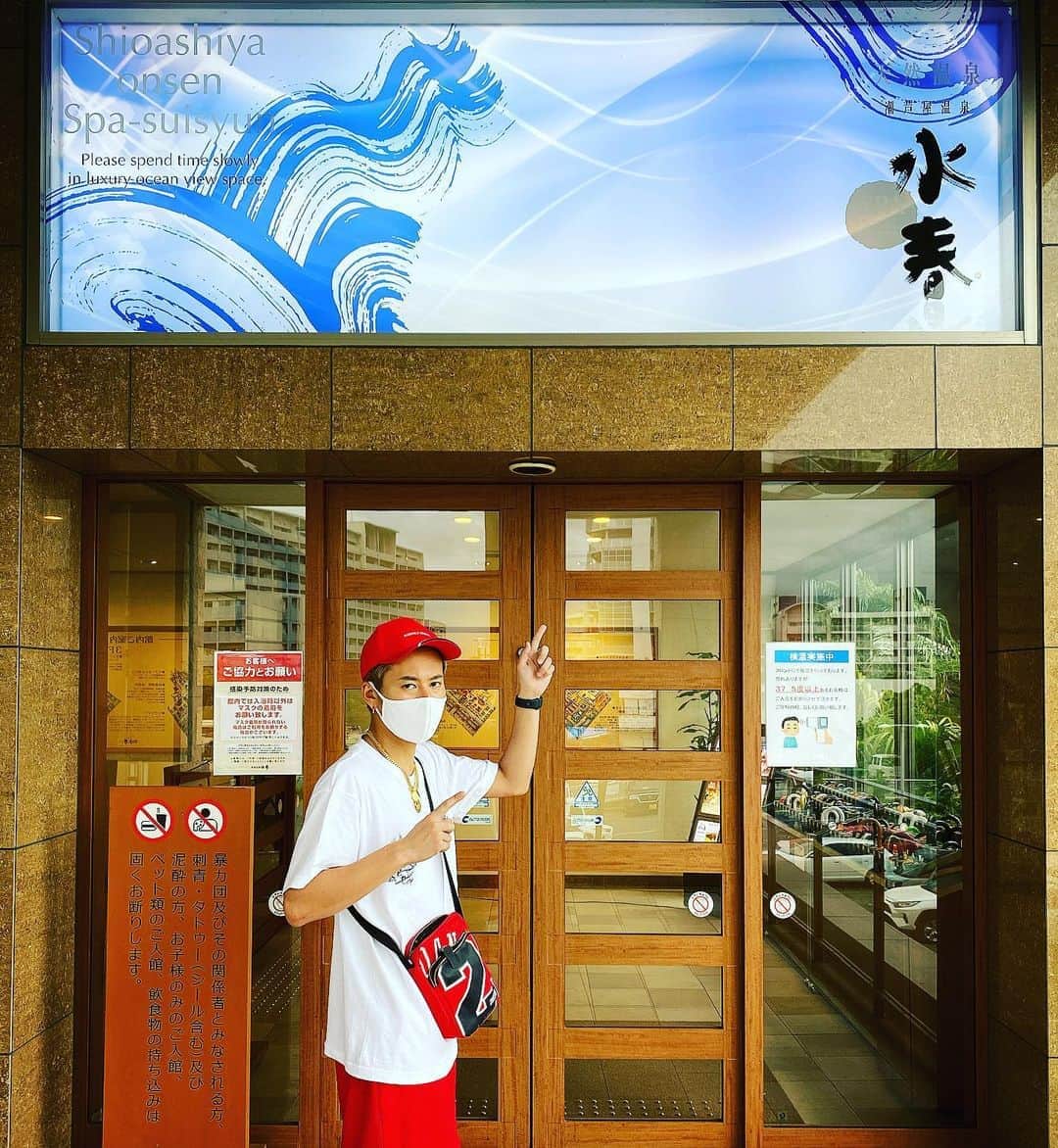 DJ HALのインスタグラム：「水春　一年ぶりになります　ピリピリ系の塩っぱい温泉♨️ 海に近い系ですね！ロケーションも自動ロウリュウも💯 神戸の水風呂は六甲山も経由してるせいか全てやばい.... 万葉の湯もあるし「Sauna City」素晴らしい街です。 水春は星⭐️⭐️⭐️⭐️⭐️です！」