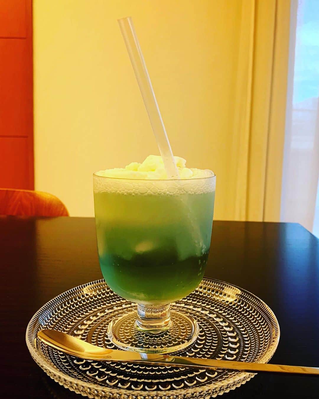 のインスタグラム：「クリームソーダ完成！  #祐ティー  #メロンソーダ @muji_global  #ジェラートトリノ #利術 @iittala_japan #georgjensen #祐好物」