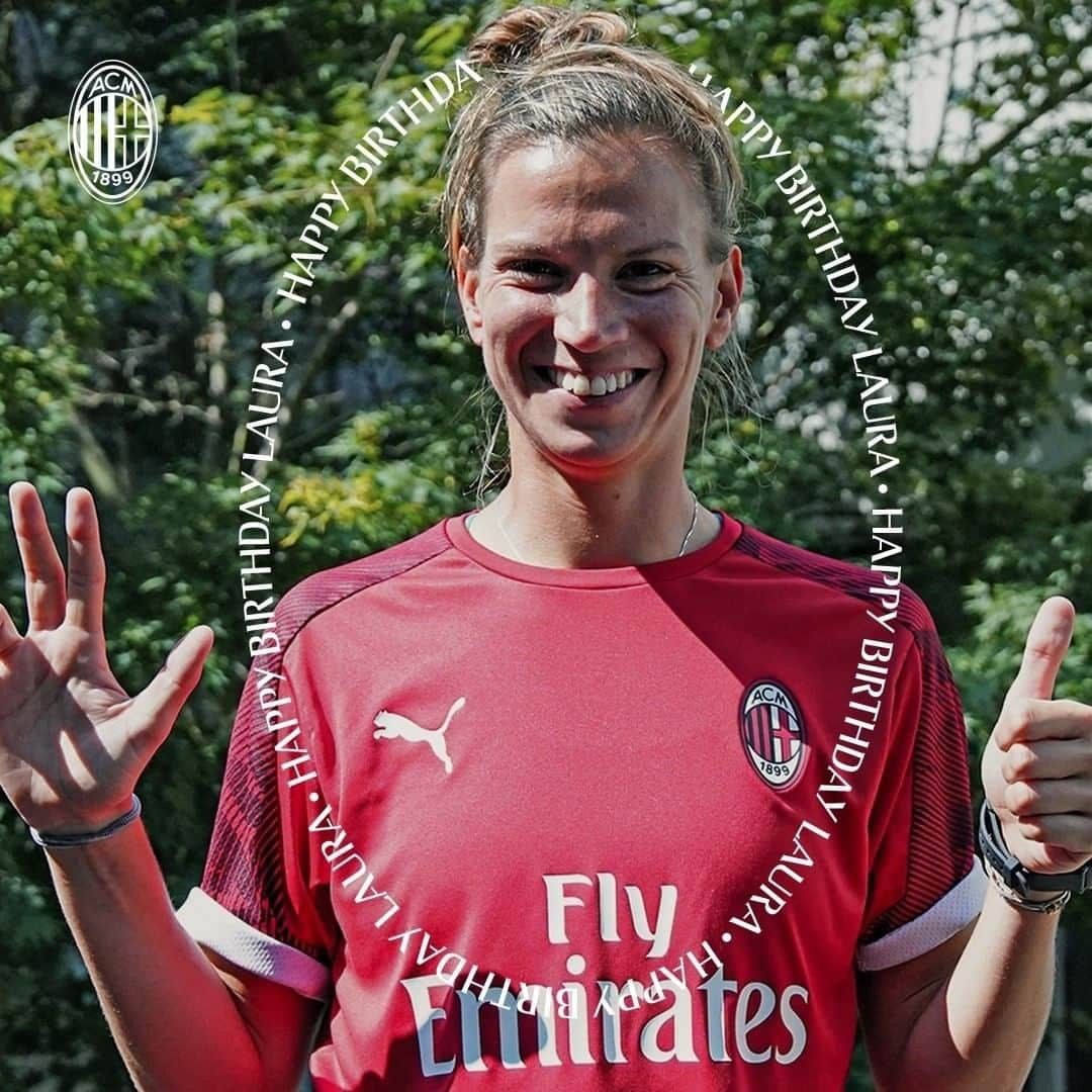 ACミランさんのインスタグラム写真 - (ACミランInstagram)「#HBD @laura.agard. Have a great day! How does it feel to celebrate your first Rossonero birthday? 🎂❤️🖤  #SempreMilan #FollowTheRossonere」7月26日 18時00分 - acmilan