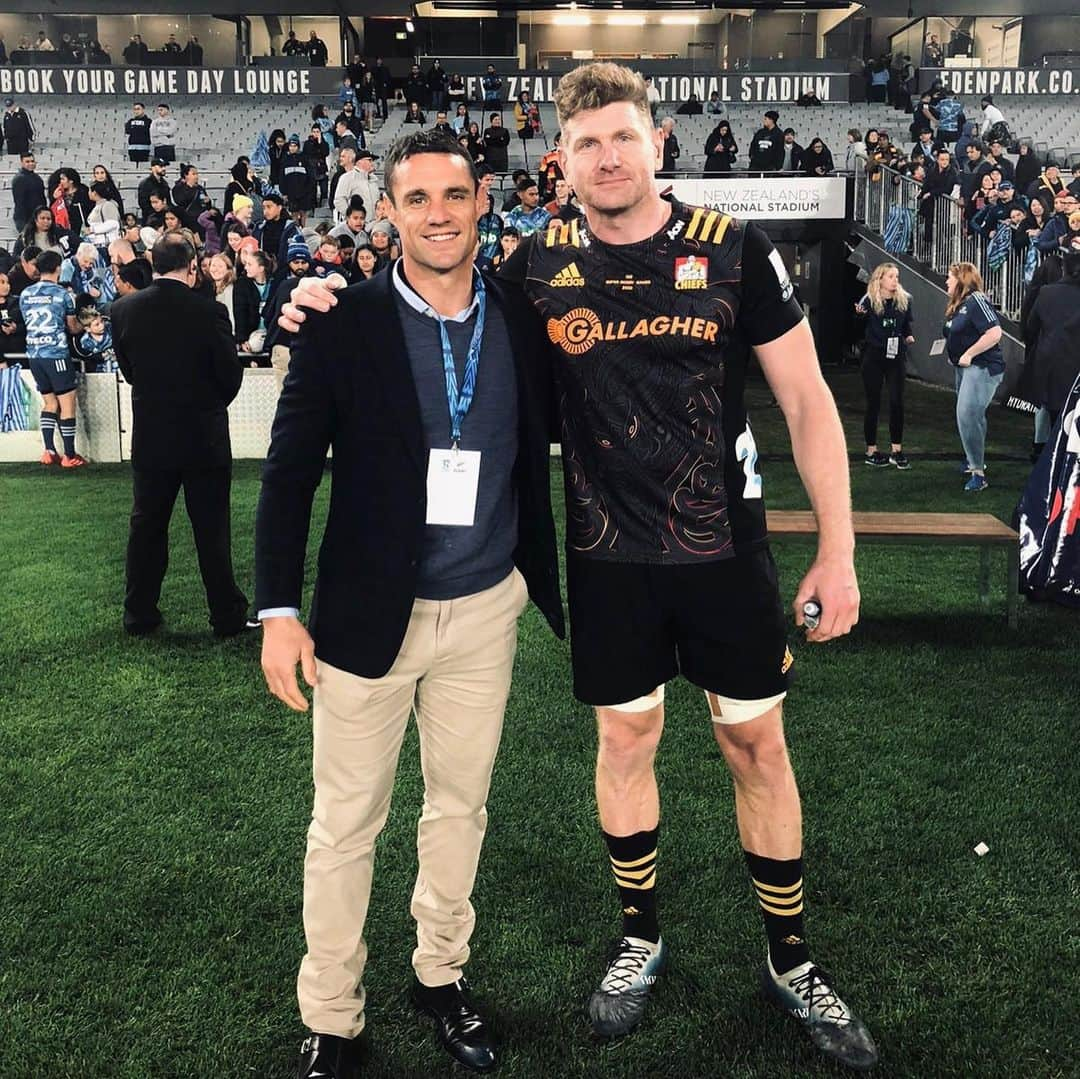 ダニエル・カーターさんのインスタグラム写真 - (ダニエル・カーターInstagram)「This is my high school captain and former @allblacks teammate, @adamjohnthomson, still going strong. He played his 100th Super rugby game tonight. Congrats brother 👊 #rugby #allblacks #superrugby #newzealand swipe left for then and now!」7月26日 18時14分 - dancarter_