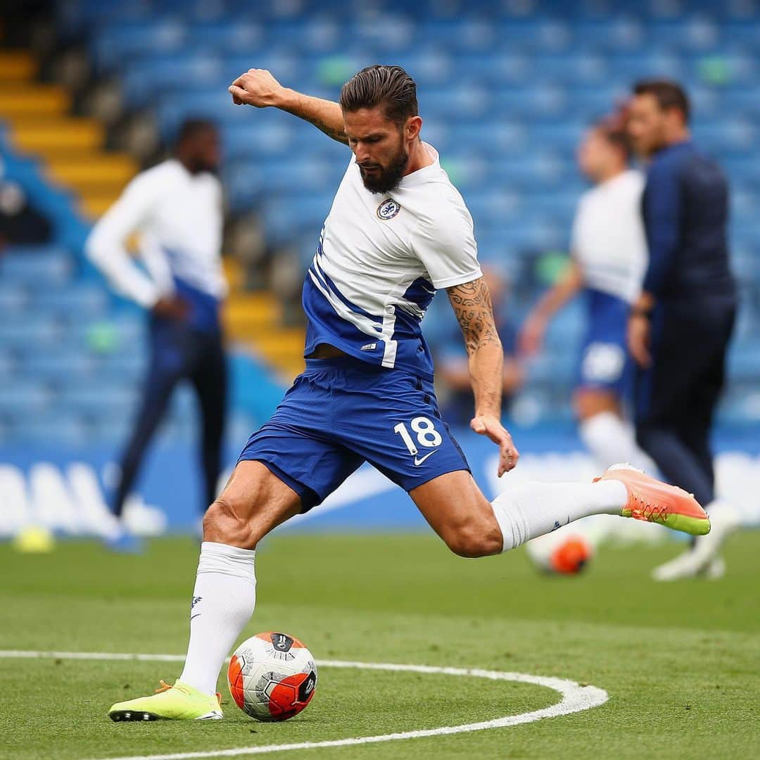 チェルシーFCさんのインスタグラム写真 - (チェルシーFCInstagram)「Out, getting warm for #CHEWOL! 👊 #CFC #Chelsea」7月26日 23時48分 - chelseafc