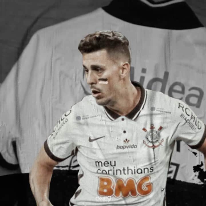 ダニーロ・フェルナンド・アベラールのインスタグラム：「Prontos para mais uma batalha! Que Deus nos abençoe sempre 🙏 #vaicorinthians #euacredito」