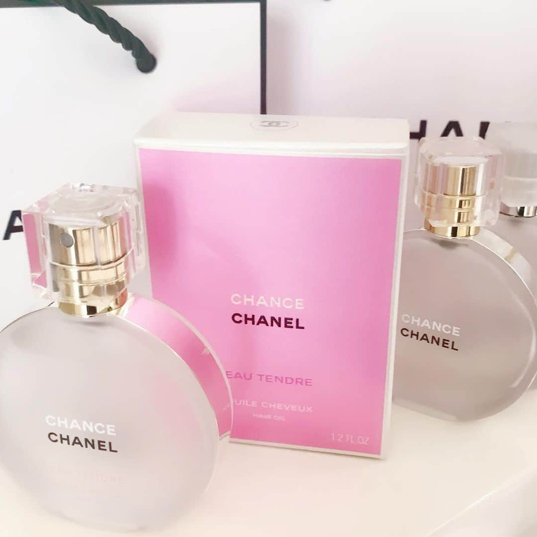 SPARAさんのインスタグラム写真 - (SPARAInstagram)「大好きなChanelのCHANCEのヘアオイル♡ 限定品だったみたいで買いに行ったらもう販売終了していた、、、 限定品ならもっと買いだめしとけば良かった〜！ いまの3本目で終了！！ また復活販売しないかなぁ〜  #CHANEL#CHANCE#CHANELCHANCE#ヘアオイル#Chanelchanceヘアオイル#チャンスヘアオイル#限定品#限定販売」7月26日 18時30分 - spara_aco