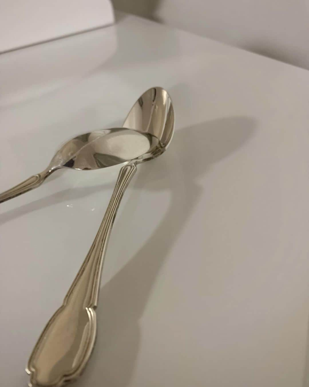 舞雛かのんさんのインスタグラム写真 - (舞雛かのんInstagram)「🥄.  silverware.  以前から使っている銀食器のスプーン.  色が変色してしまっていたのを磨きなおしたら ピカピカに✨.  これからもきちんとメンテナンスして 大切に使お‪☺︎‬.  #silverware #銀食器 #良いものを長く大切に」7月26日 18時30分 - mizho_601