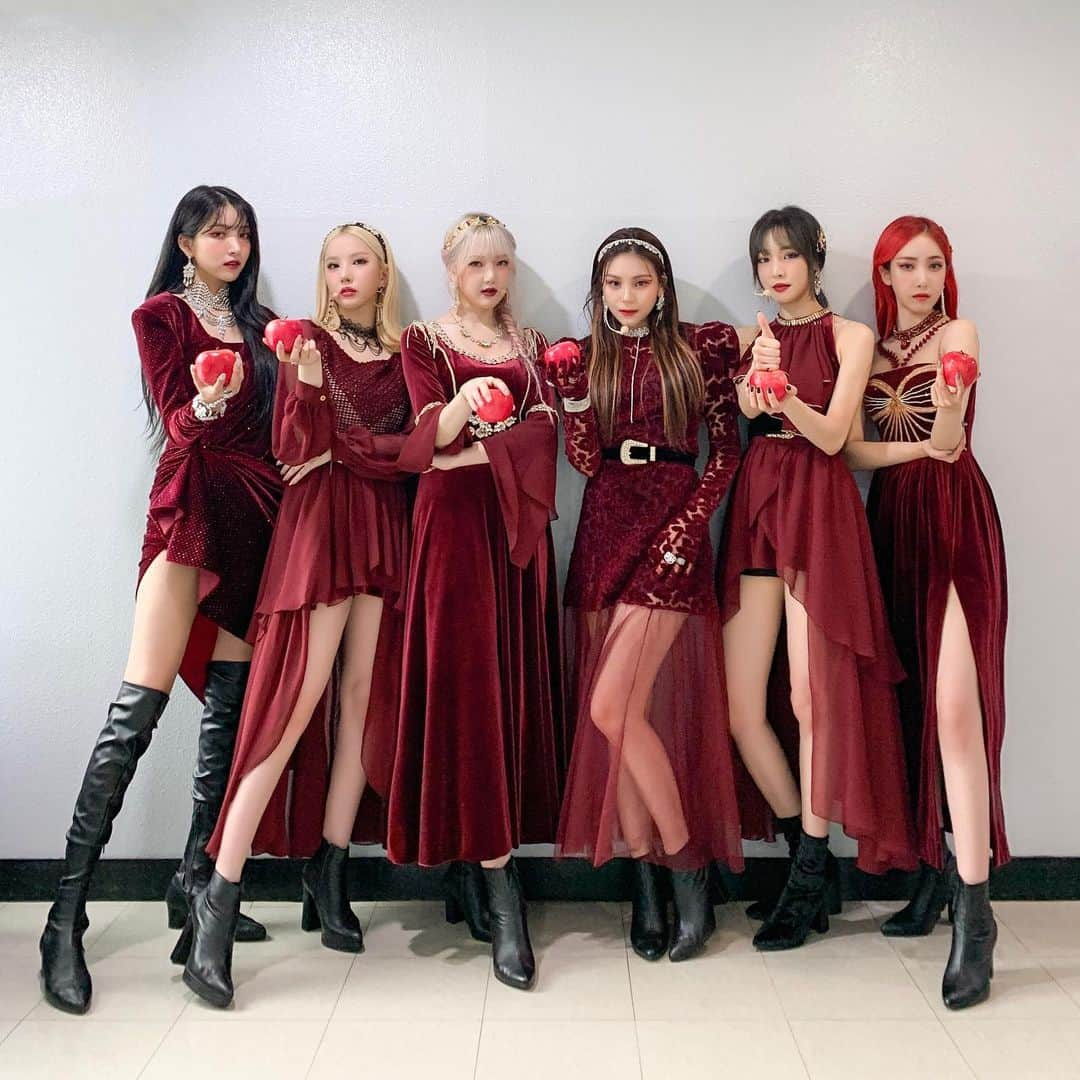 GFriendさんのインスタグラム写真 - (GFriendInstagram)「[🎞 #G_TODAY]   #여자친구 #GFRIEND  #Apple #인기가요 #OOTD」7月26日 18時25分 - gfriendofficial