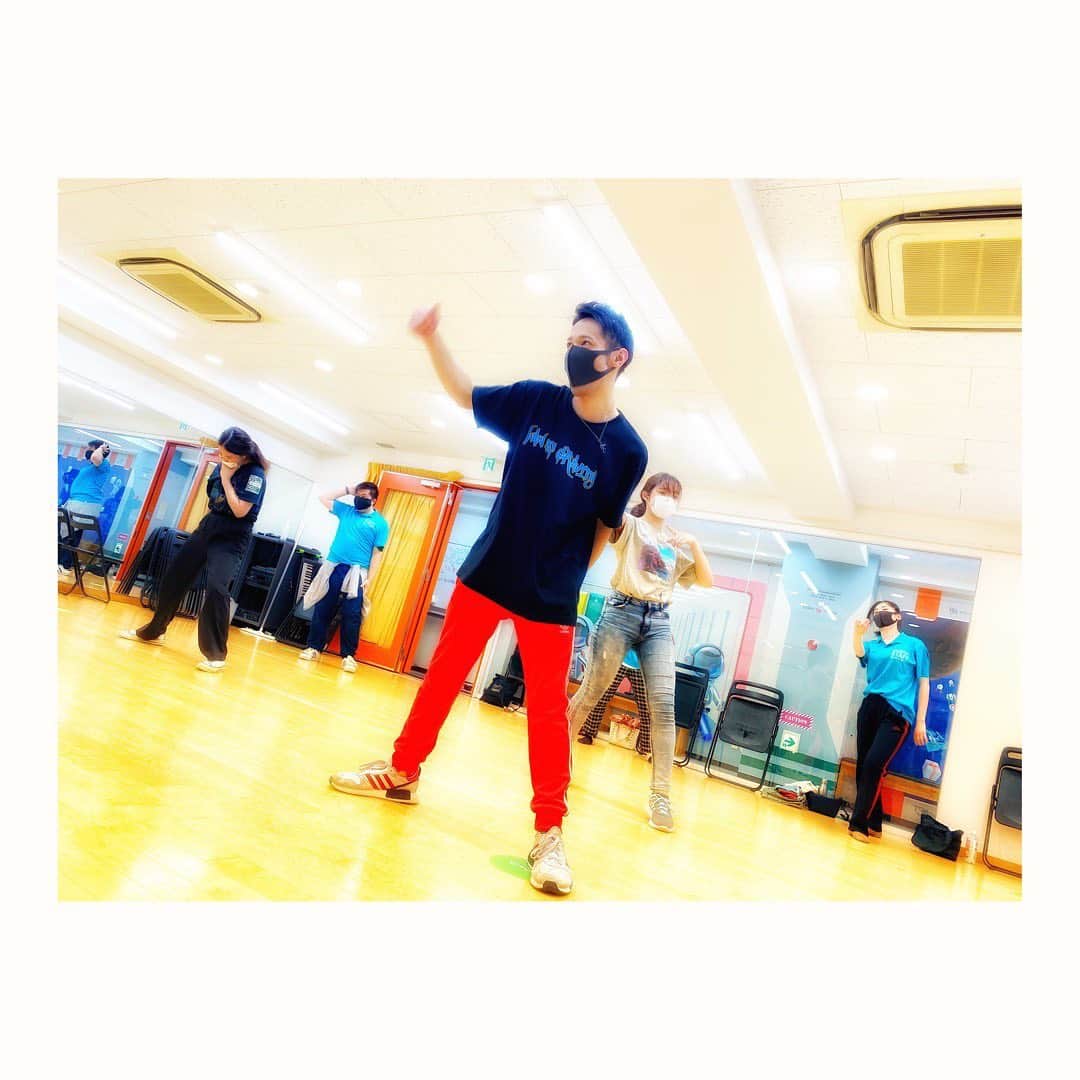 tsmshibuya_datokyoさんのインスタグラム写真 - (tsmshibuya_datokyoInstagram)「. 東京ダンス&アクターズ専門学校 Tokyo Dance & Actors School SHIBUYA . #opencampus #俳優 #Report . . 4連休の#オープンキャンパス みなさんお越しいただき ありがとうございます😊 . 俳優のレッスンでは、 たくさんのプロフェッショナルの先生に お越しいただき、 高校生の皆さんのためのレッスンを 実施していただきました✨✨ . #天才劇団バカバッカ 所属俳優 #赤間直哉 先生によるレッスンでは なんとヒップホップダンスにもチャレンジ💃🩰✨ 表現をしながら声を出しながらダンス踊る ＝俳優として必要な表現の方法 を、 伝授いただきました😊💕 . . 💁‍♀️この夏、まだまだレッスン実施します！ 💁‍♀️ソーシャルディスタンスを保って、消毒などもこまめに実施中！ . 💫Lesson pick up💫 . ▼8/9(SUN) 進路発見フェスタ👀 基礎トレーニングから、アクション体験、 入学後に映画出演プロジェクトでお世話になる助監督さんによる演技レッスンまで、一通り演技体験ができます✨ . ▼8/11(TUE)&8/12(WED)サマースクール🍉 赤間先生による2日間のワークショップ！ 初心者大歓迎✨✨ もちろん、経験者も大歓迎✨✨ 先生に2日間ガチでレッスンしてもらって、スキルアップしよう！！オススメです☺️💕 . . ご予約はホームページ(トップにリンクあります☺️)、または公式LINE(「DATOKYO」で検索！)からお申し込みください🤟 . (DMでは受け付けておりません。お手数おかけしますが、いずれかの方法で宜しくお願いいたします🥺) .  #tsmshibuya#datokyo#dancer#actor#dance#hiphop#acting#student#shibuya#tokyo#movie#entertainment#drama#stage#datokyo#dancers#actors#actorlife#dancelife#声優#専門学校#在校生#da東京#tsm渋谷#渋谷」7月26日 18時30分 - datokyo_tsmshibuya