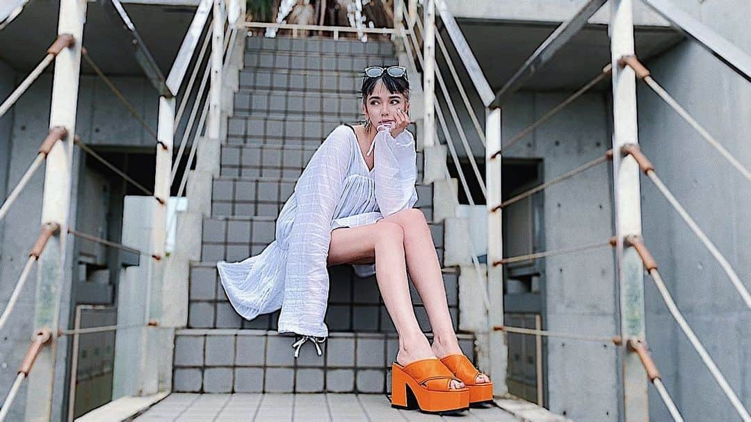 藤田杏奈さんのインスタグラム写真 - (藤田杏奈Instagram)「@esutoreja で可愛いのGet🌈🌼 . . . #ootd #ootdfashion #coordinate  #fashion #fashiongram #fashionista  #likeforlikes #likeforfollow #me  #onepiece #esutoreja  #shoes #sandals #EMODA」7月26日 18時39分 - anna_fujita