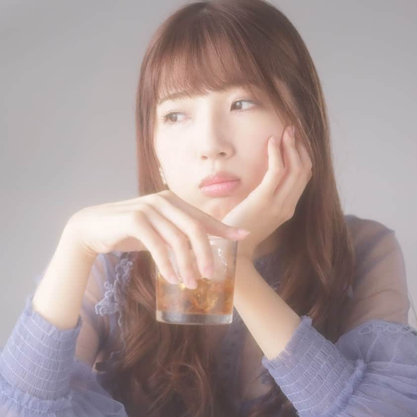 尾崎礼香のインスタグラム：「お酒のCMっぽい写真🥃 撮影会でとっていただきました🙏 ありがとうございます✨ ㅤㅤㅤㅤㅤㅤㅤㅤㅤㅤㅤㅤㅤ ㅤㅤㅤㅤㅤㅤㅤㅤㅤㅤㅤㅤㅤ ㅤㅤㅤㅤㅤㅤㅤㅤㅤㅤㅤㅤㅤ ㅤㅤㅤㅤㅤㅤㅤㅤㅤㅤㅤㅤㅤ #撮影会 #still撮影会 #🥃 #お酒 #飲めないけど #撮影 #モデル #役者 #女優 #しっぽり #ふんわりフォト #ふんわり写真 #ポートレート #作品撮り #フォローミー #たらこ唇 #photo #model #actress #portrait #alcohol #pickupgirl #japanesegirl #followme #萌 #模特 #粉我」