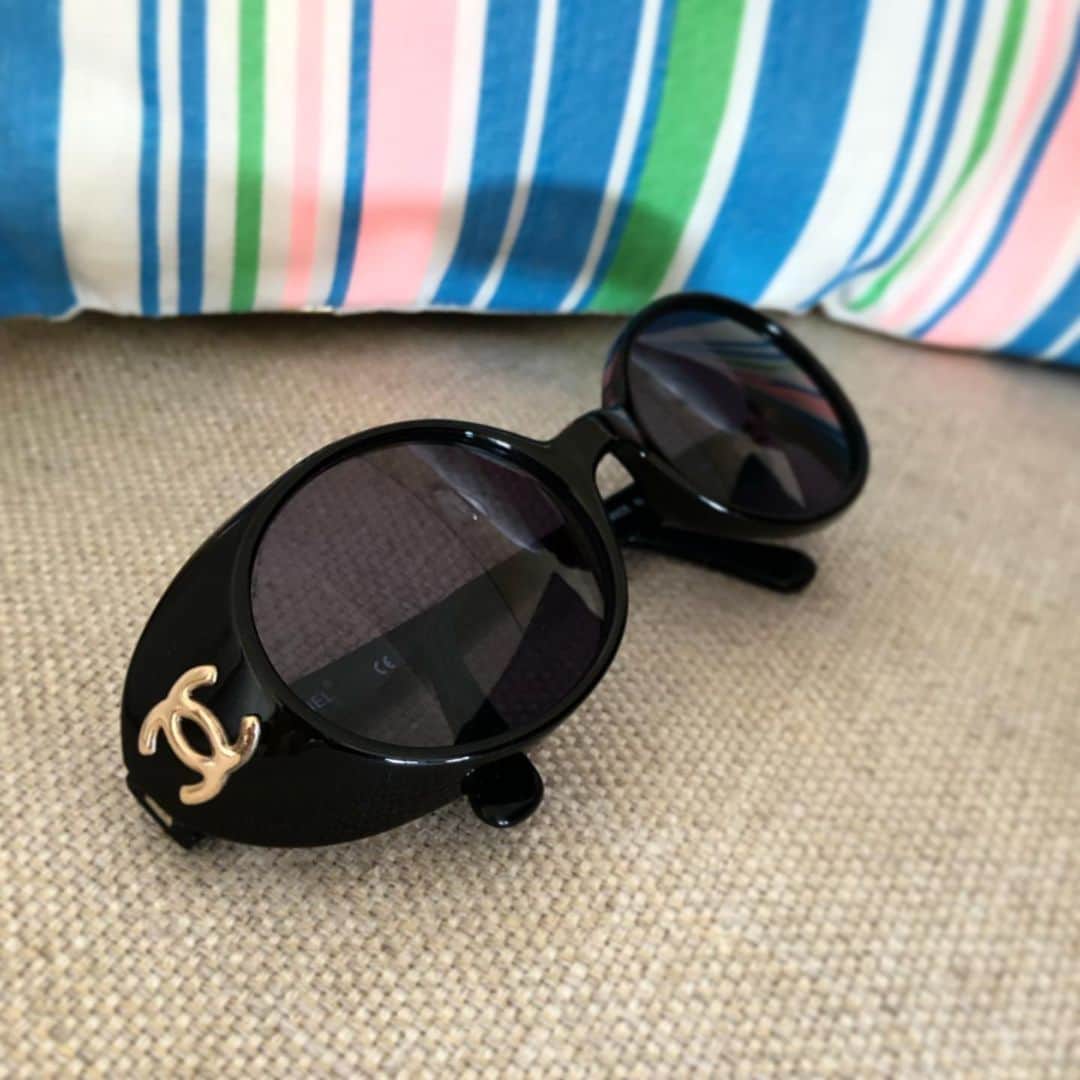 千秋さんのインスタグラム写真 - (千秋Instagram)「サングラス買った🕶 試着したらまあまあ似合ったから😎 ヴィンテージシャネルです。  #chanel #vintagechanel #sunglasses #🕶 #ヴィンテージシャネル #古着」7月26日 19時09分 - chiaki77777