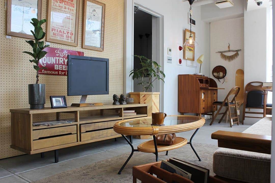 のインスタグラム：「at ACME Furniture MEGURO st.﻿ ﻿ #acme_original﻿ ﻿ Contact:ACME Furniture MEGURO St.﻿ TEL 03-5720-1071」