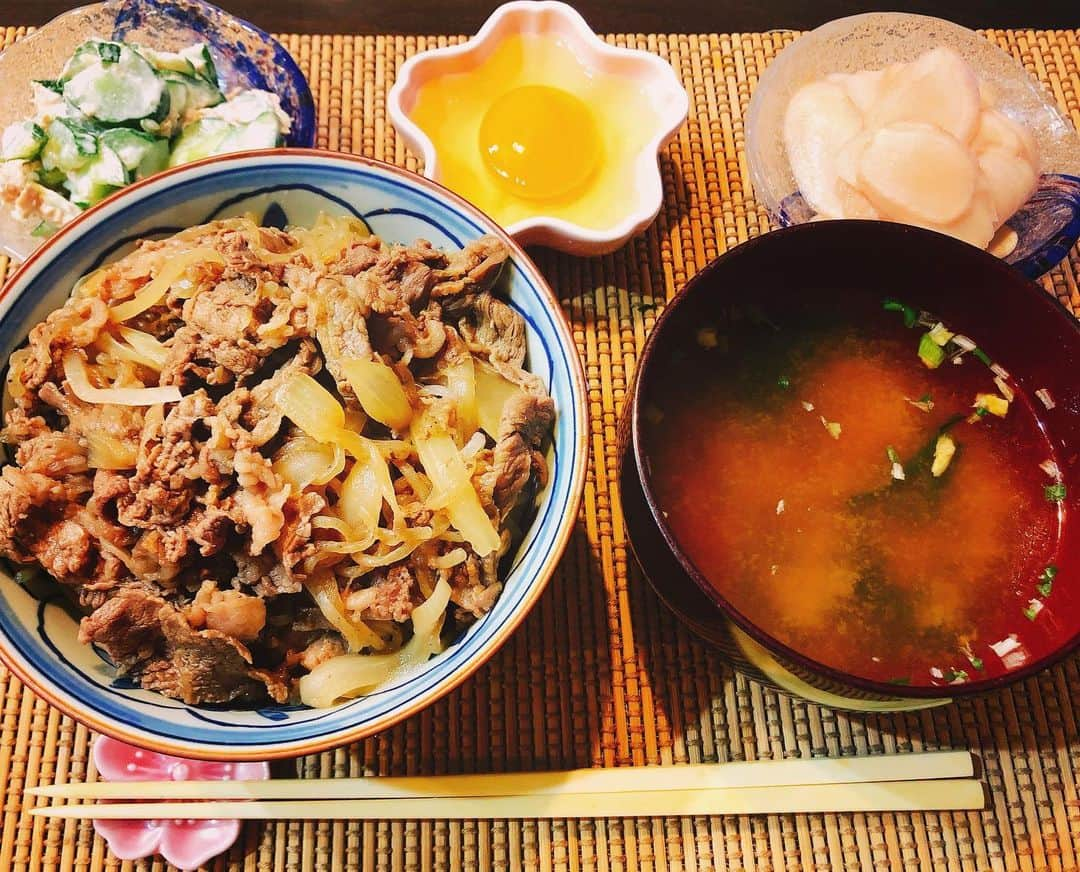 森本さやかさんのインスタグラム写真 - (森本さやかInstagram)「#牛丼 🐮  #新生姜の甘酢漬け  #夜ごはん  #おうちごはん #牛丼つゆだく  #夕飯献立 #晩御飯の献立  #gyudon #cookingram」7月26日 19時09分 - sayakamorimoto1011