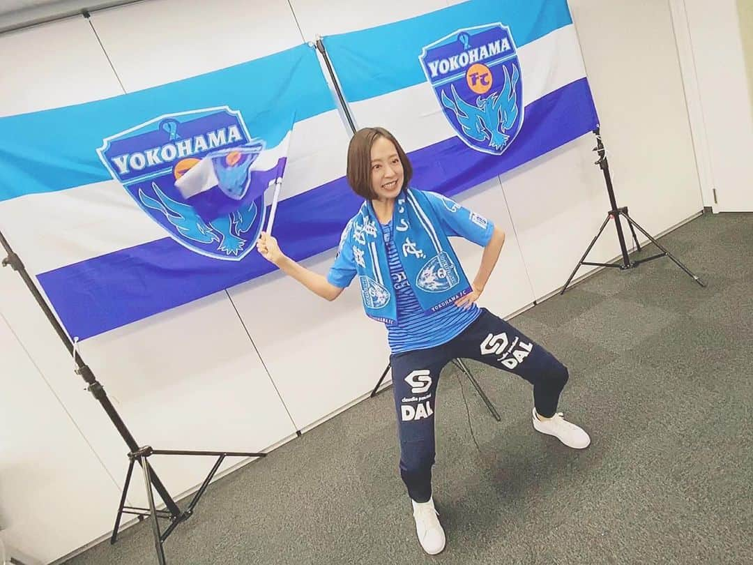 福田樹さんのインスタグラム写真 - (福田樹Instagram)「・ ・ vs 浦和レッズ DAZNで試合鑑賞中⚽️ ・ 去年までももちろん見ていて楽しかったけど、今年はワクワクドキドキが格別な感じ。良いプレーをたくさん見せてくれているし、それを着実に、確実に、点へと繋げてほしいですね✨ ・ #写真は番組撮影中です #ガニ股ですがふざけてるわけではありません #ハマる横浜FC #横浜FC #yokohamafc #ニッパツ三ツ沢球技場 #浦和レッズ #hamablue #mc #tvpersonality #サッカー #サッカー女子 #soccer #football #j1 #jleague #jリーグ」7月26日 19時22分 - itsukifukuda