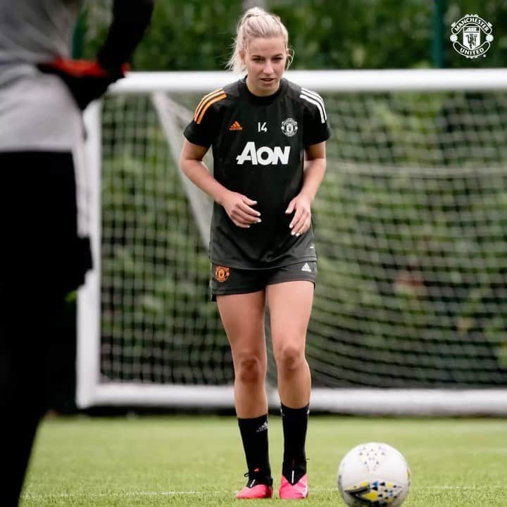 ジャッキー・グローネンのインスタグラム：「Taking that winning penalty like @millturner_ 😂🦦」