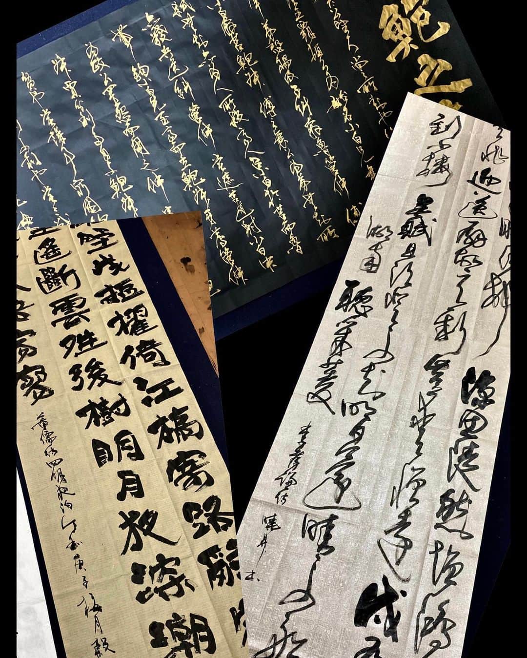 鈴木暁昇のインスタグラム：「* ◆第37回産経国際書展のご案内 明日7月26日（月）から産経国際書展が東京都上野美術館で行われます。 * 新型コロナウィルスの影響により審査会の縮小や締め切りの延長など異例づくしの対応でしたが、産経新聞社や実行員幹部の『このような時だからこそ、書文化で元気付けたい』とのご意向のもと、感染防止対策を実施するなど工夫を凝らしながら開催されます。 * ●会期：2020年7月26日〜2020年8月2日 9時半〜17時半（最終日は14時半迄） ●会場：東京都美術館 * 曉昇書芸会におかれましても、3月上旬からのオンライン学習など異例づくしの学習となりましたが、54作品全入選以上となりました。 * 私の作品のようなものになります（7月31日以降は全て展示となりす。7月30日までは一番右の作品のみの展示） * 会場へお越しの際は、感染防止対策を充分に実施してくだされば幸いです。 * ※※※※※ ※※※※※ ※※※※※ ※※※※※ * ＜曉昇書芸会会員＞ 理事展示：3点 審査会員展示：3点 無鑑査会員特別賞：1点 無鑑査展示：1点 会友特別賞：2点 会友賞：4点 会友正会員展示：10点 フジテレビジョン賞：1点 特選：6点 秀作：9点 入選：13点 産経ジュニア奨励賞：1点 * * 8月開校通信初学者講座・受講生募集中。基礎の筆遣いから学習します。メッセージかホームページよりお問い合わせください。 * * * #書道 #鈴木曉昇 #和 #wabisabi #calligraphy #筆文字 #artistic #beautiful #chinesecalligraphy #墨 #sumi #書法 #japan #手書き #美文字 #手書きツイート #オリンピック #Olympic #japaneseculture #日本 #chineseculture #産経国際書展」