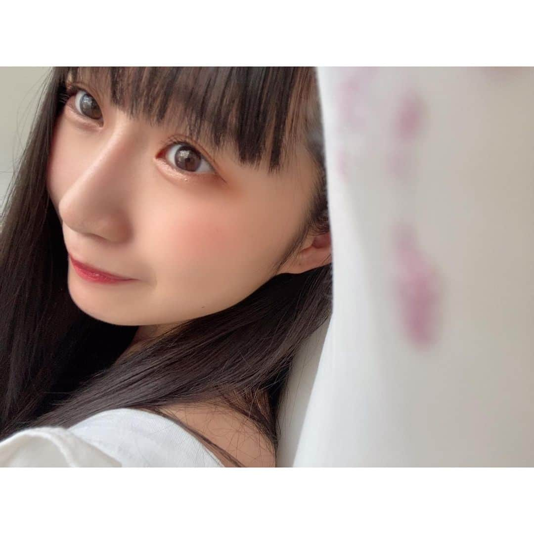 松本愛花さんのインスタグラム写真 - (松本愛花Instagram)「😗﻿ ちゅーっ。ってな😗﻿ 皆さん元気してますか🥕﻿ ﻿ #ぴさぴさの投稿でごめんなさい ‪ ᵕ ᵕ̩̩﻿ #ちゅ #ちゅー #😗 #何つけたらいいんやろ笑 #悩むなぁ #健康第一﻿ #体調管理 #改めて頑張る🥕 #白 #メイクアップ #ヘアアレンジ #ロングヘア #ストレートヘア #前髪カット #jkブランド  ﻿」7月26日 19時28分 - aika_matsumoto.official