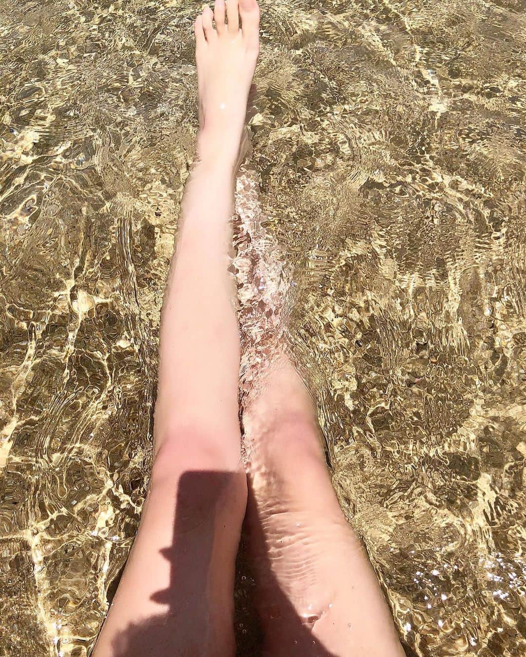 長谷川唯のインスタグラム：「・ ・ 綺麗の一言につきる🌊ここにきて良かった🕊🤍☀️  ・ ・ #summer #sea #beach #chill #happy #sky #love」