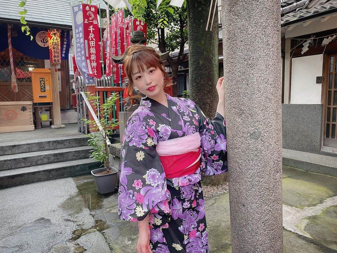 川崎芹奈のインスタグラム：「浴衣👘 ヤンスナ3周年イベントの最終日に♡  #ヤングスナック芹奈 #ヤンスナ #浴衣　#yukata #和服　#👘 #稲荷神社　#渋谷百軒店」