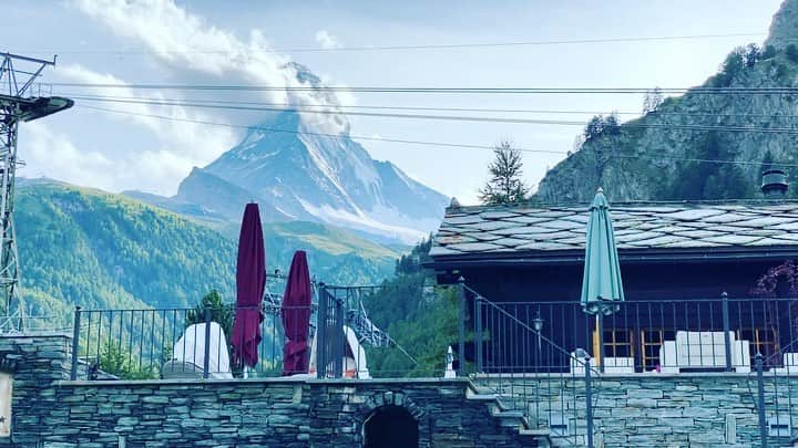 ニック・ハイドフェルドのインスタグラム：「Small holiday trip in #beautifulswitzerland with a view to the #matterhorn . . . #switzerland #zermatt #holiday #mountains #nature #beautiful #roomwithaview」