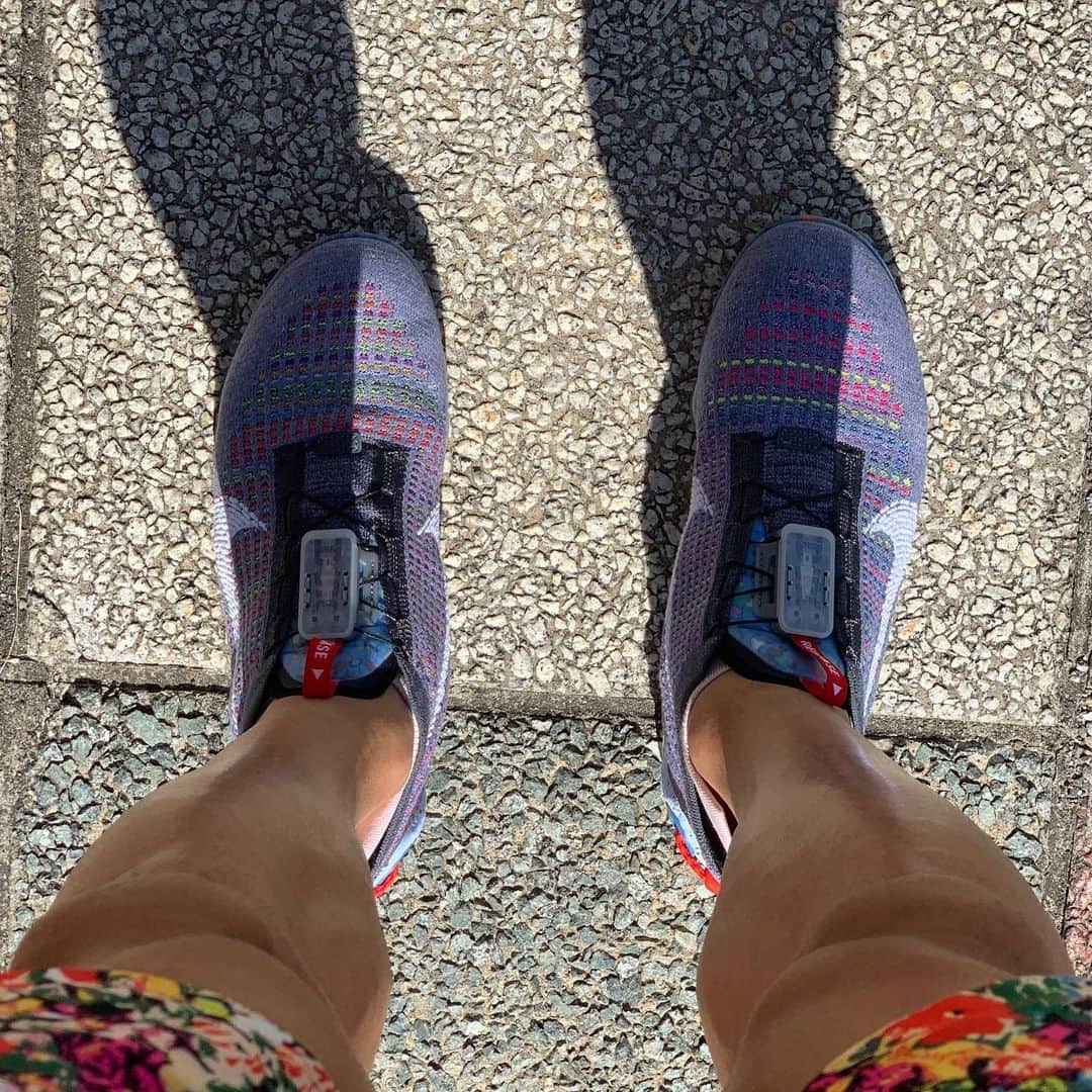 服部勇馬さんのインスタグラム写真 - (服部勇馬Instagram)「#airvapormax 2020  靴紐を廃止して導入された『フライイーズ』 着脱とても簡単。(最先端すぎて締め方を知るまで苦戦した。)  シューズを履くと今まで無いホールド感と足との一体感。 フライニット素材の50 %はリサイクル素材を使用、環境にも配慮。  素晴らしい。 @niketokyo #ヴェイパーマックス #2020」7月26日 19時47分 - hattori.1113