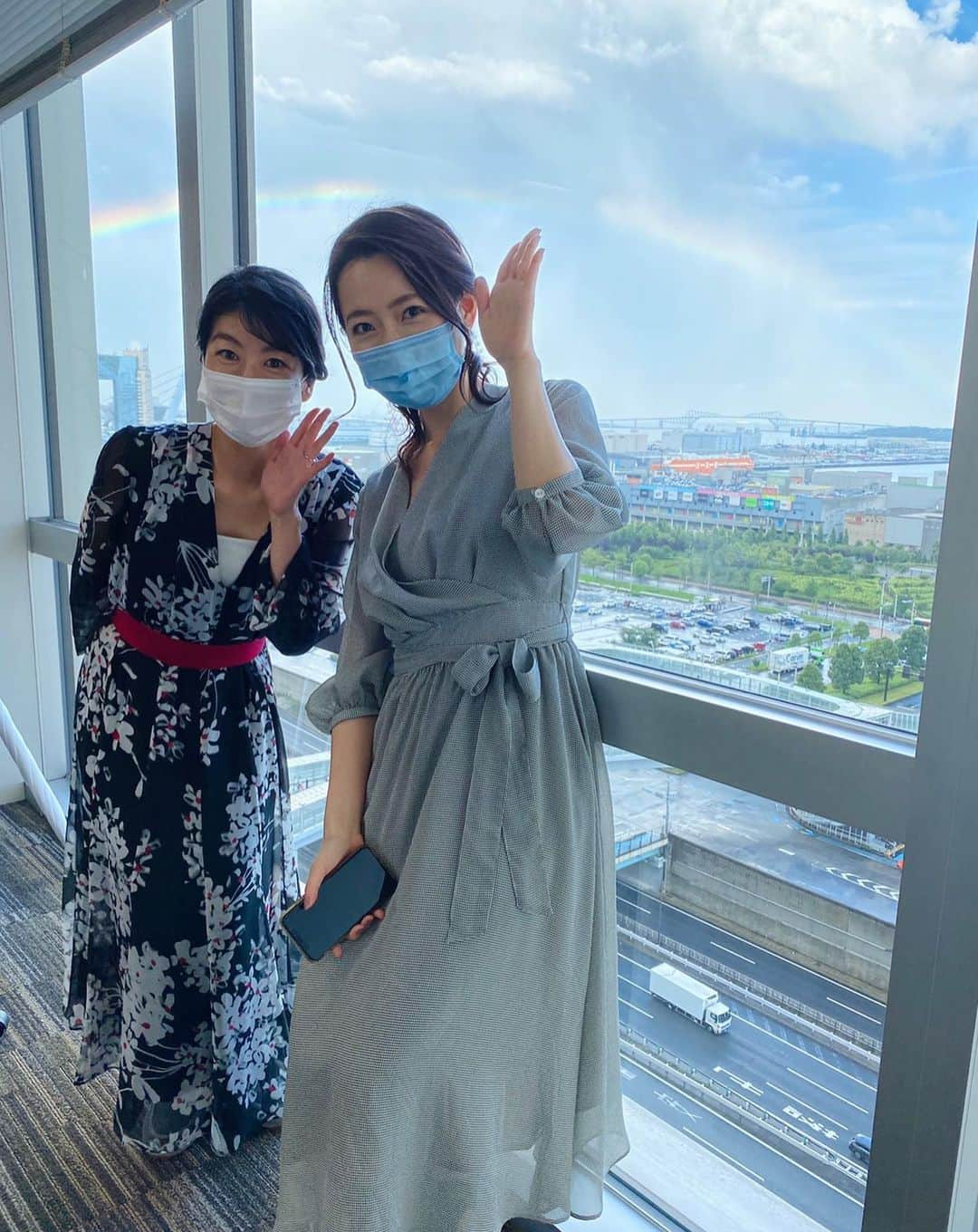 内田嶺衣奈さんのインスタグラム写真 - (内田嶺衣奈Instagram)「今日の夕方、お台場では虹が見えました🌈✨  大きくてくっきりと鮮やかで、 こんなに綺麗な虹を見たのはいつぶりだろう…と思うような虹でした🥰 生野さんと大興奮！  *  ただ、明日も雷雨のところがありそうです⚡️ 急な天候の変化にお気をつけください！  #虹 #LiveNewsit! #今週もありがとうございました＊」7月26日 20時00分 - reina.uchida