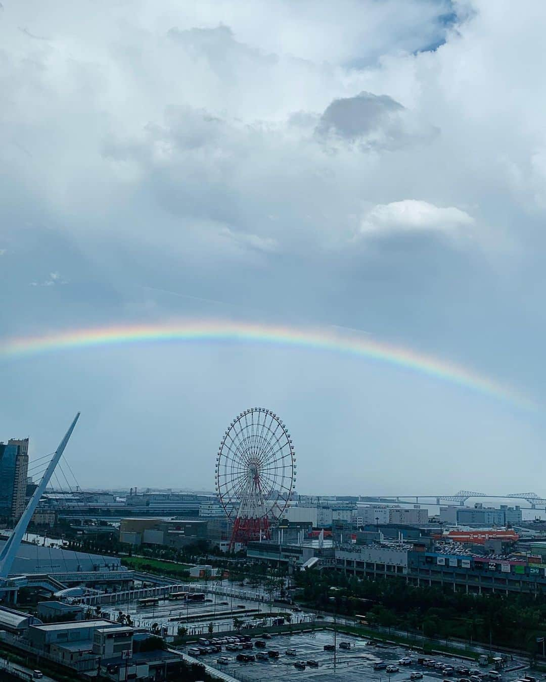 内田嶺衣奈さんのインスタグラム写真 - (内田嶺衣奈Instagram)「今日の夕方、お台場では虹が見えました🌈✨  大きくてくっきりと鮮やかで、 こんなに綺麗な虹を見たのはいつぶりだろう…と思うような虹でした🥰 生野さんと大興奮！  *  ただ、明日も雷雨のところがありそうです⚡️ 急な天候の変化にお気をつけください！  #虹 #LiveNewsit! #今週もありがとうございました＊」7月26日 20時00分 - reina.uchida