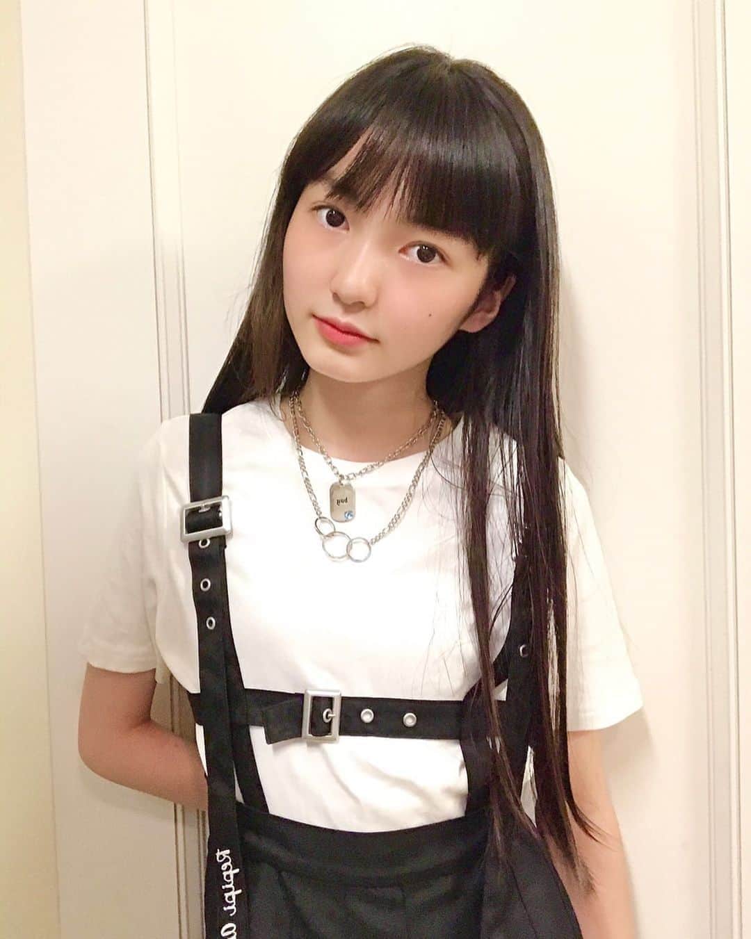 山本紗衣さんのインスタグラム写真 山本紗衣instagram ハーネス付きスカート 下までみえてないけど シルバーアクセもして ちょっとハード系女子してみた めっちゃ髪伸びて る 腰くらいまである ちょっと切りたいな