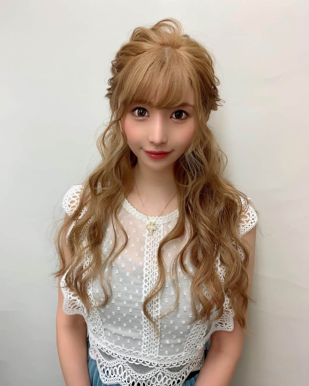 愛川みれいさんのインスタグラム写真 - (愛川みれいInstagram)「プリンセスhair💍💎✨. @memi_arrange_ ちゃんにお願いしました💓💓 . 周りからも大好評だったよ🥳💕💕 . めみちゃんありがとうございました🧸💜 . #ヘアメイク#hair#make#ヘアアレンジ #プリンセスhair#めみちゃん#神業すぎる #魔法使い#スピリチュアル#愛川みれい」7月26日 20時19分 - mirei.aikawa