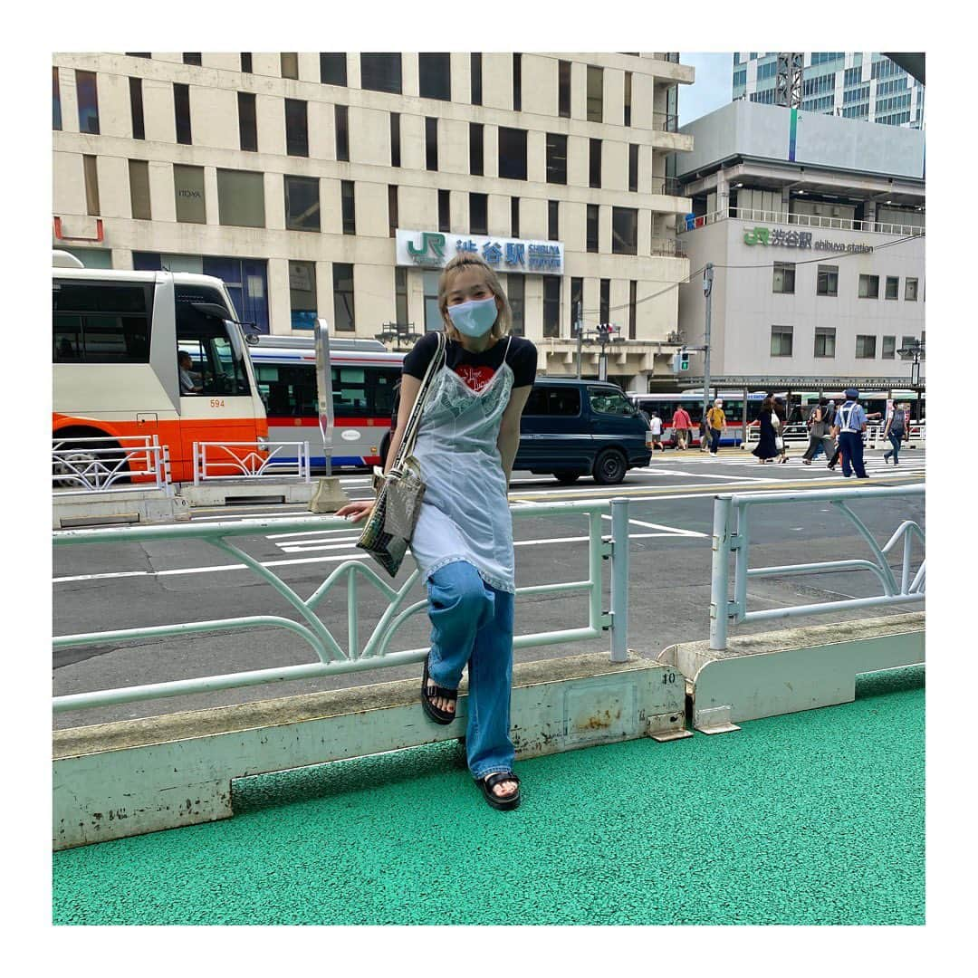 高槻かなこさんのインスタグラム写真 - (高槻かなこInstagram)「. Shibuya 😇 #着回しきんちゃん . 👚 #faithtokyo  👖 #uniqlo  👟 #drmartens  👜 #beautifulpeople  . かばんの中汚すぎるの スケスケかばんの宿命 . . #fashion #私服コーデ #高槻かなこ　#声優」7月26日 20時28分 - kanako.tktk