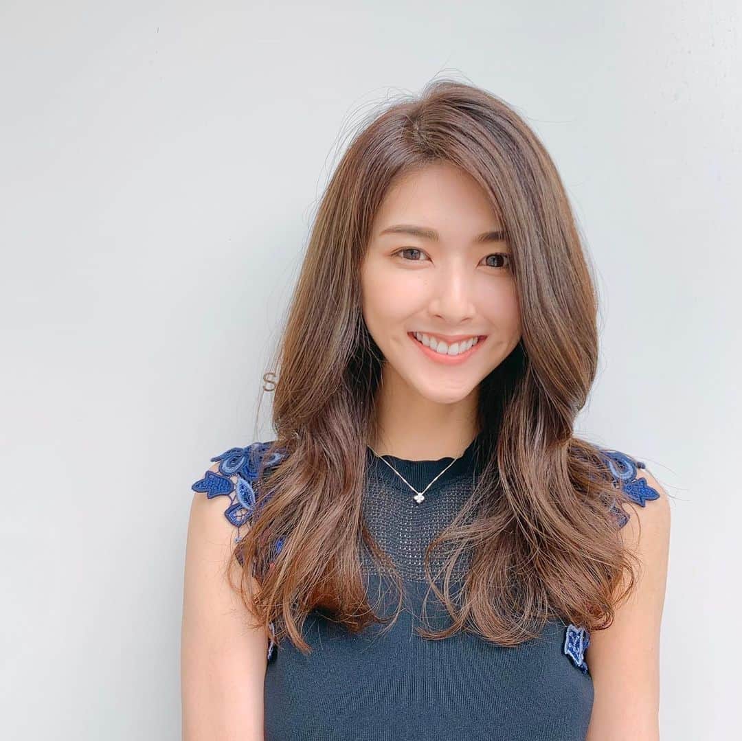 のインスタグラム：「@freera_hair でメンテナンス✂︎♡♡  赤みを消してブラウンベージュ系に。 いい長さになってきた💓 前髪もいい感じ🥺どこまで伸ばそかな。。  久しぶりに @abe0106 にお会いして 弾丸トーク🙌 たくさんお話し聞いてくださりありがとうございました😂✨ . . . #hair#myhair#hairstyle#haircolor  #hairsalon#tokyo#omotesando  #ヘアスタイル #ヘアカラー #ヘアサロン #美容室#東京美容室#美容室表参道 #表参道#青山#青山美容室#ヘアー #ヘアースタイル #サロンモデル #フリーラ #freera#カリスマ美容師」