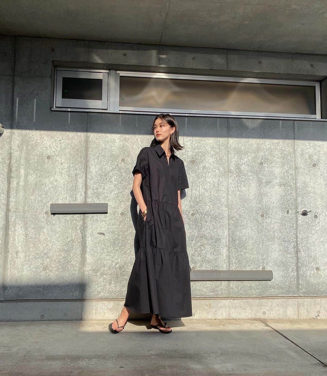 影山可蓮のインスタグラム：「・ ・ Outfit 💭 ・ ・ しっかりロング丈のサマーワンピ、 この日はビーサンでさらーっとシンプルに🌼 🏷 DRESS @cosstores_jp @cosstores  ・ ・ ・ 襟付きに張りのあるしっかりした生地でカジュアルにもきれい目にも👌🏼 胸元はチャックになってるんよ-！🤭 Size 36 ・ ・ #cosstores #COSbyyou #COS #COSウェア  #ワンピース #サマーワンピース　 #minimalstyle #minimalfashion  #classicstyle #simpleoutfit #everydaylook  #コーデ #コーディネート #今日のコーデ #私服  #karen_k_outfit  #シンプルコーデ #ミニマル」