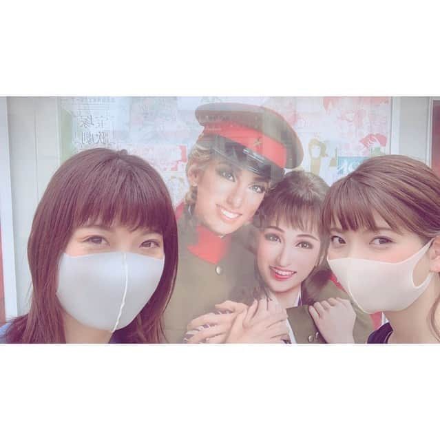 美蘭レンナさんのインスタグラム写真 - (美蘭レンナInstagram)「姉と花組観劇😊🌸💕✨ マスクしてると どっちがどっちか分からない と最近よく言われます😁✨✨  #宝塚#観劇#花組#公演#お披露目公演#トップスター#柚香光 ちゃん#華優希 ちゃん #おめでとう#はいからさんが通る#公演再開#幸せ#きゅん#夢#希望#感動#姉妹#三姉妹#宝塚OG#94期#95期#似ている#同じ顔」7月26日 20時55分 - renna_miran33