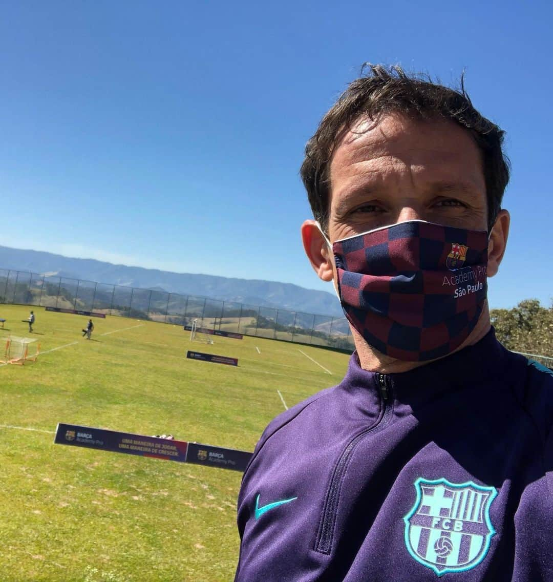 ジュリアーノ・ベレッチさんのインスタグラム写真 - (ジュリアーノ・ベレッチInstagram)「Cerimônia de encerramento do BarçaCamp no @nroficial As crianças se divertiram, treinaram futebol e aprenderam sobre os valores do clube: esforço, ambição, humildade, respeito e trabalho em equipe. Mais que um clube! @barcaacademyprosp @feriasnonr . #belletti #embaixador #barça #barçacamp #nr #futebol #diversão #aprendizado」7月26日 20時59分 - julianobelletti