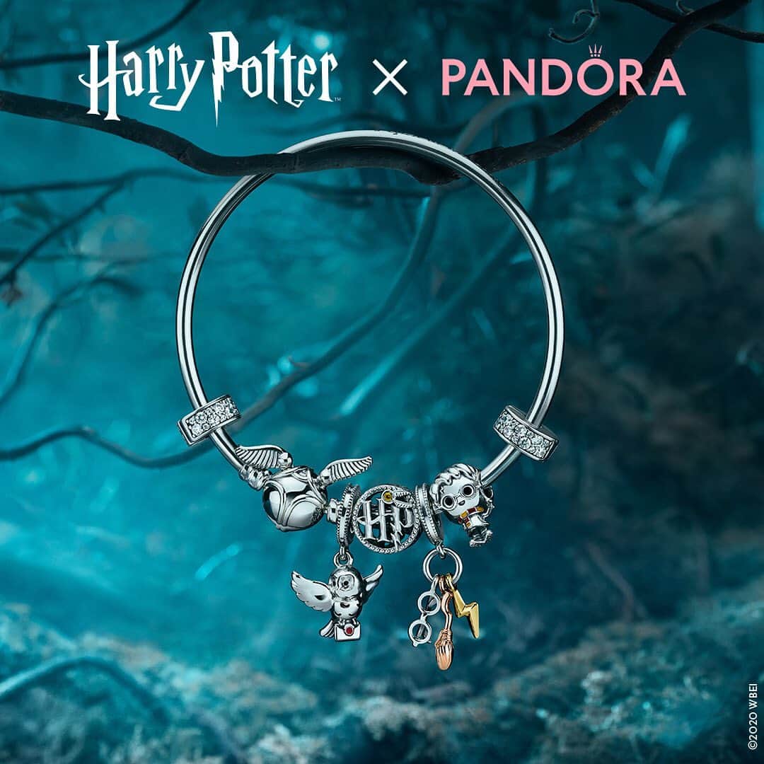 PANDORAさんのインスタグラム写真 - (PANDORAInstagram)「Let the iconic Harry Potter universe shape your style and wrap yourself in magical icons. ✨ #HarryPotterxPandora #PandoraBracelet #PandoraCharms」7月26日 21時02分 - theofficialpandora