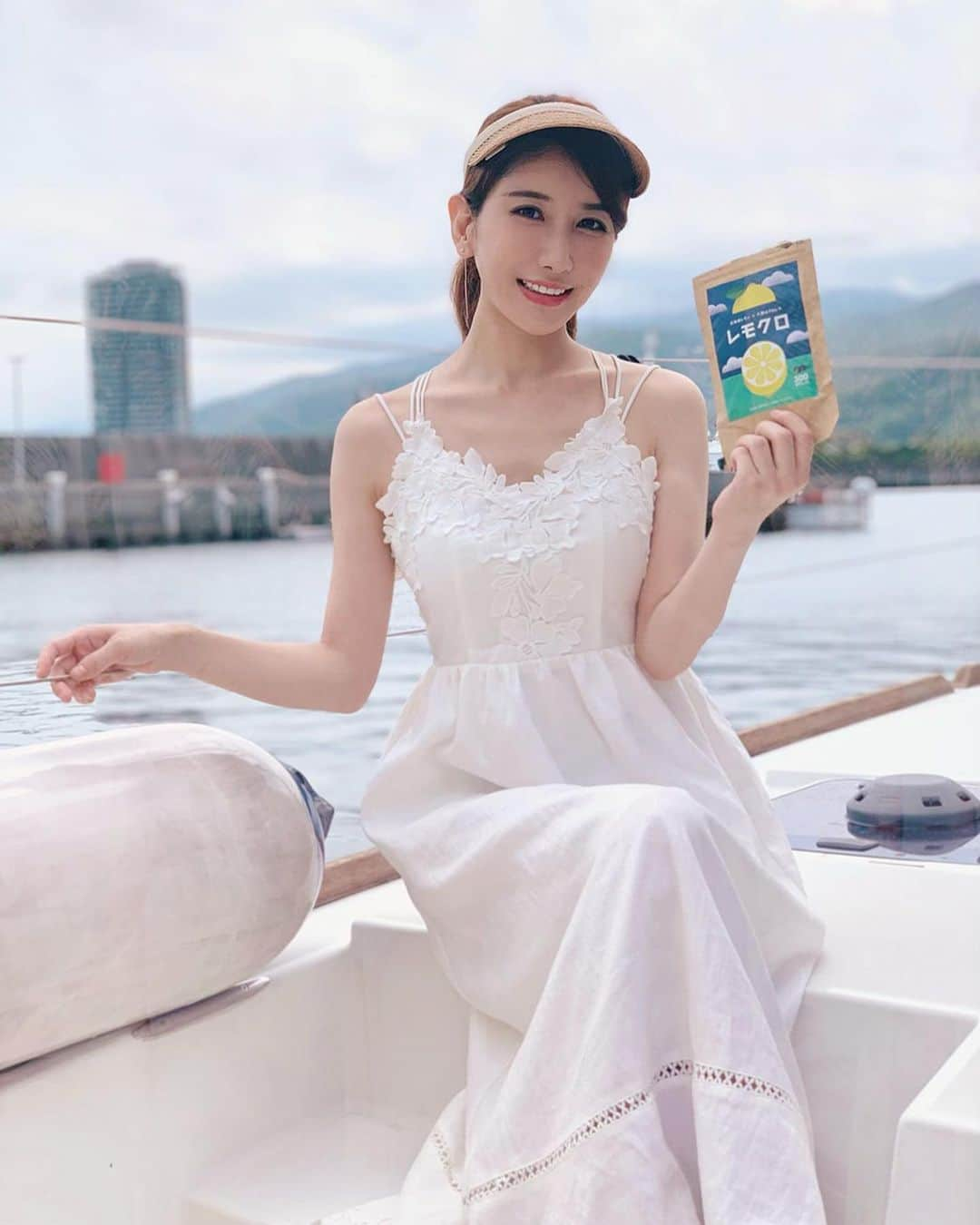 亜里沙さんのインスタグラム写真 - (亜里沙Instagram)「The supplement which I started to take for beauty and hearlth☀️💊 @silencer.club 在宜蘭海邊的照片🧡 ・ サプリを選ぶ時は成分をチェックして 自分なりに調べて取り入れるようにしてます✨ ・ 最近取り入れている #レモクロ は 生産から加工までを全て日本国内で行い、 完全無添加で生産しているというところに惹かれました✨ また栄養価が豊富なクロレラを原材料として使用してあり、 クレンズサポートの効果もあるそう🍋 夏本番なので、上手にサプリともお付き合いして 美容と健康を保ちたいです👼 ・ こちらは先日の宜蘭での写真✨ 日差しを浴びた日は多めにビタミン摂取するようにしてるよ☀️  #レモクロ #lemochlo #silencerclub  #デトックス #クレンズ #クロレラ  #ホールフード #スーパーフード ・ #alisa_in_taiwan #台湾 #台灣 #taiwan  #taipei #taiwanlover #台湾生活 #台湾留学 #台湾旅行」7月26日 21時05分 - alisa_0302