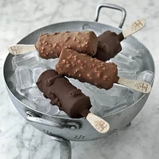 Vogue Parisさんのインスタグラム写真 - (Vogue ParisInstagram)「From rich ice creams to full-bodied sorbets, sprinkled with sea salt or even sesame seeds, we’ve rounded up the best addresses for chocolate ice cream in Paris. Check out our selection on Vogue.fr」7月26日 21時09分 - voguefrance