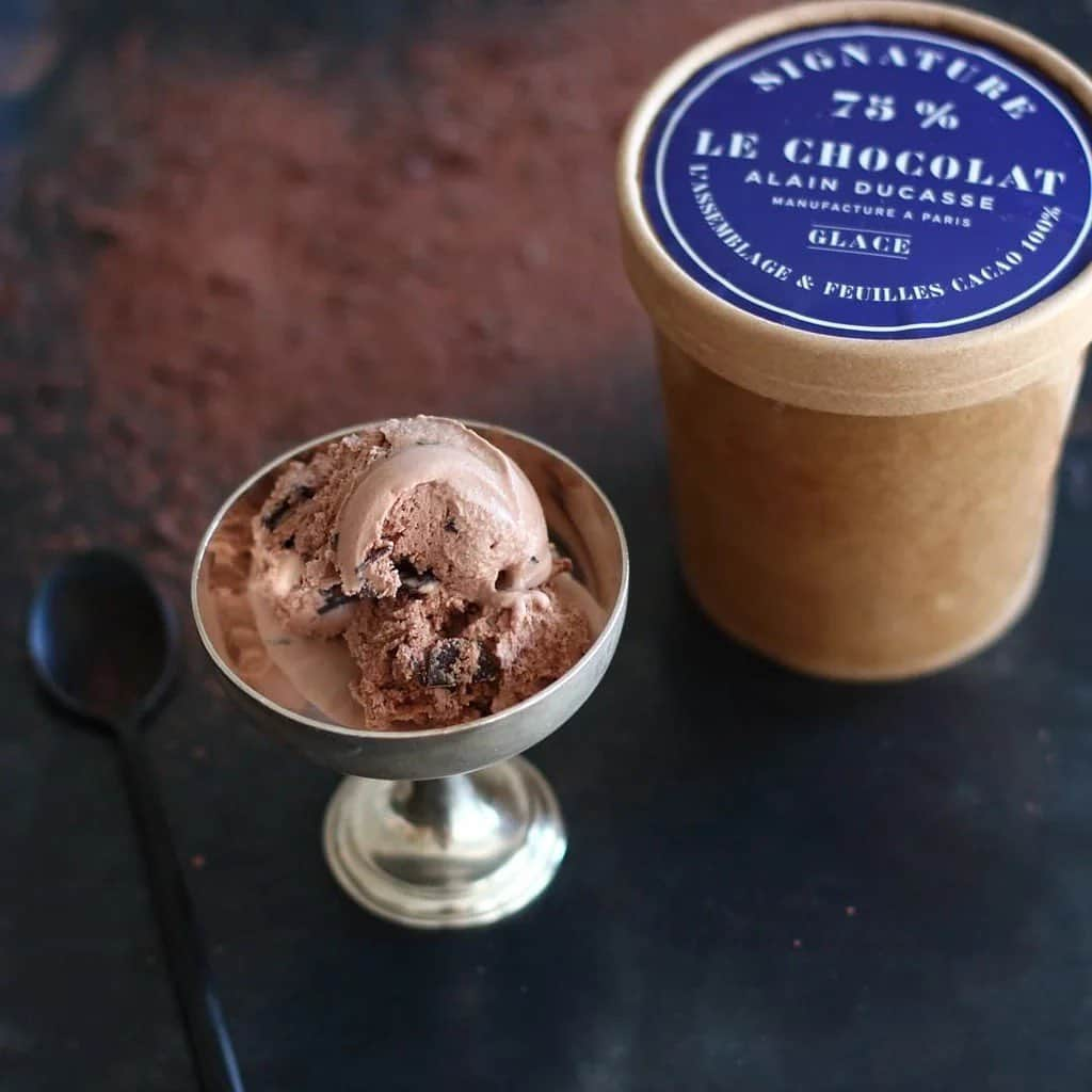 Vogue Parisさんのインスタグラム写真 - (Vogue ParisInstagram)「From rich ice creams to full-bodied sorbets, sprinkled with sea salt or even sesame seeds, we’ve rounded up the best addresses for chocolate ice cream in Paris. Check out our selection on Vogue.fr」7月26日 21時09分 - voguefrance