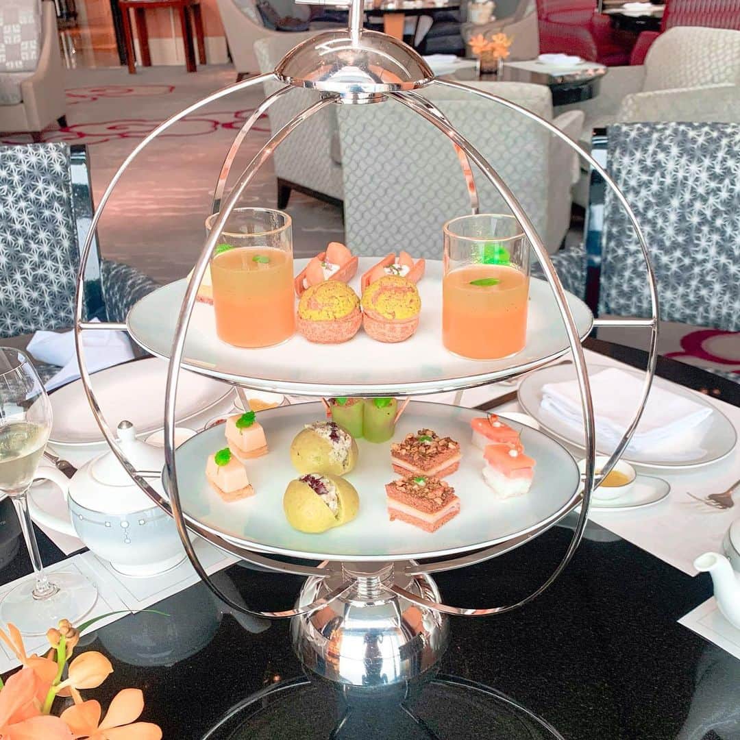 肥田佳菜子のインスタグラム：「ゆりさんとリッツのアフタヌーンティー🍈💕 #アフタヌーンティー #afternoontea #リッツカールトン #リッツカールトン東京 #リッツ #ritzcarlton #ミッドタウン #メロン #メロンアフタヌーンティー #melon」