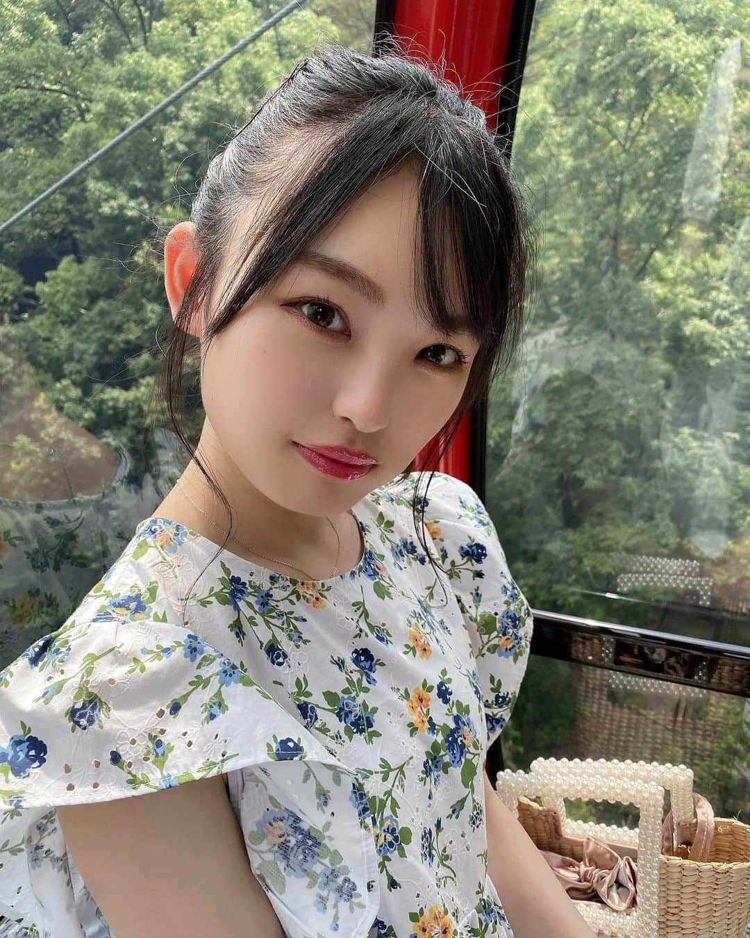 新澤菜央さんのインスタグラム写真 - (新澤菜央Instagram)「高い場所でも隣に居れば怖くないね◎  #冠ライブのオフショット #ロープウェイ #神戸 #nmb48 #アイドル #彼女感 #毎日彼女 #ポニーテール」7月26日 21時34分 - _shinshin_48