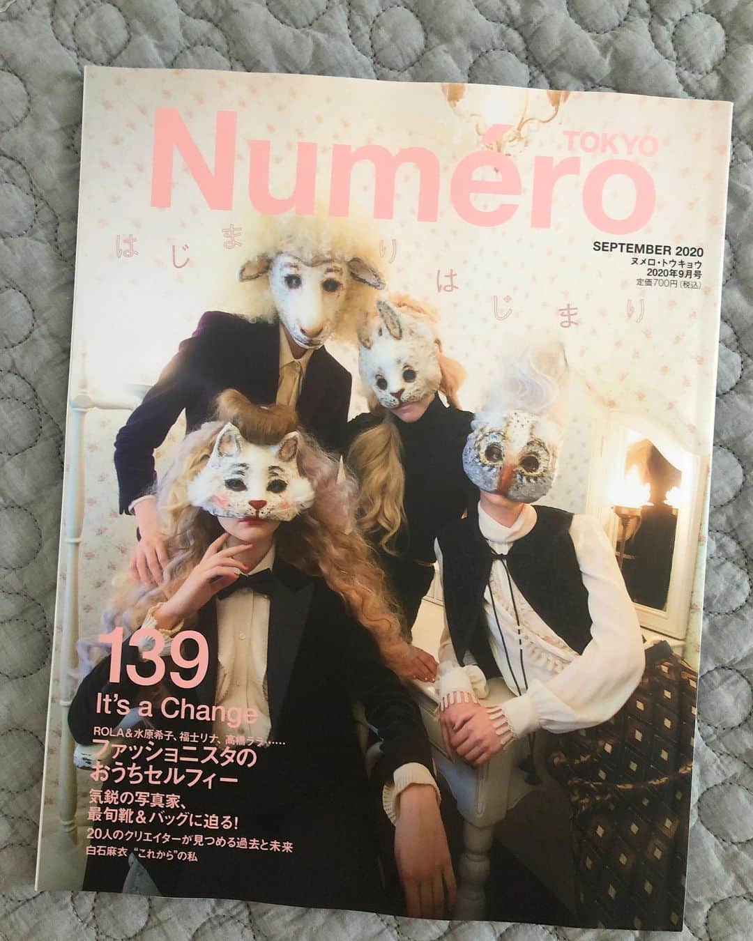 SHOKOさんのインスタグラム写真 - (SHOKOInstagram)「Numero TOKYO最新号、アストロジーのページのイラスト🎨今月は海辺に座るヌメロちゃんと黒猫ちゃんを描きました。 夏が始まりますね🐳🐋🛳✨」7月26日 21時35分 - shoko_london