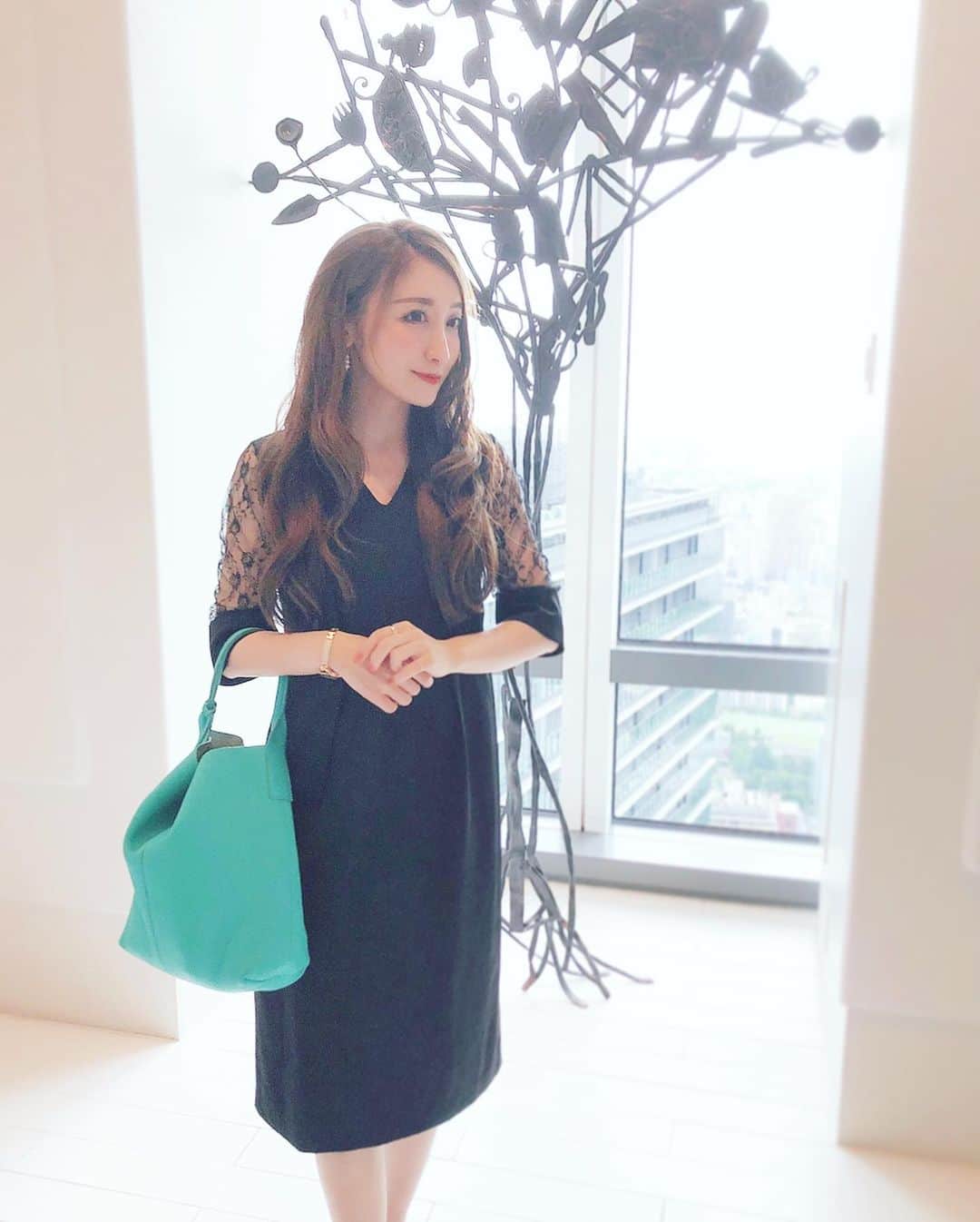 のインスタグラム：「. . ...𝑀𝑦 𝑆𝑝𝑎 𝐷𝑎𝑦...🕊🤍🤍 . 先日数ヶ月ぶりのボディケアをしたいと思い、 広い完全個室でケアしていただける一軒家スパの #韓spa ( @hanspagram )さんを予約♪ . オールハンドの漢方オイルトリートメントが本当に 心地良くてすっかりファンに🌿 自分で思っていたより首肩の凝りもなかなかだったようで 施術後のすっきり感といったらもう…🎶 #よもぎ蒸し も今度ぜひ受けてみたいと思います! . . ※「東條恭子のインスタを見て」で10%オフになります🤍 . . . #spa #massage #beauty #代々木上原 #美容 #マッサージ #自律神経を整える #よもぎ蒸しサロン #オイルトリートメント #ストレスケア #不眠 #冷え性 #pr #コラボベース #リンパマッサージ #漢方 #美容好き #美容好きな人と繋がりたい」