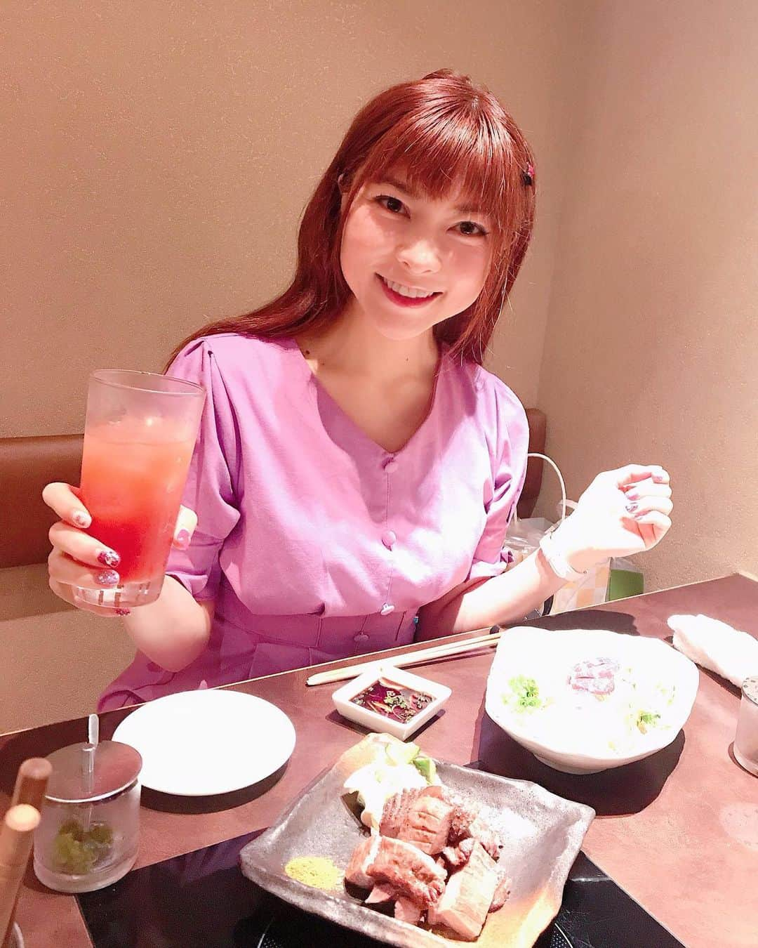 DJ MIYAさんのインスタグラム写真 - (DJ MIYAInstagram)「やっほーぉ❤️こんばんはーぁぁぁ❤️今日は、横浜駅からすぐの、『鍋場　極』さんで、もつ鍋dinnerしてきちゃったーあ♪(o^^o)  @nabeba.kiwami   カシスオレンジもさっぱりと爽やかぁ♪  本格的な、博多もつ鍋♪♪❤️ 『極の幸　旨辛もつ鍋』（写真は2人前です♪）  コチジャンベースの甘辛系スープで、 はっふーん❤️ぷるぷるっとしたもつの食感と、キムチもキャベツもぴったりでめっちゃめっちゃ美味しーい(o^^o)  ◉厚切り牛たん焼き  コリッコリなのに、旨みたーっぷりの牛たんグリル、これも盛り付けもとても綺麗♪  ◉赤身馬刺し 熊本産の、なめらかーな馬刺し❤️❤️ほんとfleshで食べやすい♪🌈   美味しかったーぁぁ❤️  ラグジュアリーなprivate空間で、女子会や接待などにも幅広い用途で利用したいお店ですね(^ ^)  ごちそうさまでーした❤️🎉💓  Casting by Woomy ウーミーPR  #博多もつ鍋 #横浜ディナー #横浜居酒屋 #もつ鍋 #女子会コーデ #美容にいい #pr #横浜グルメ #グルメ女子 #グルメ好き #グルメ #今日のコーデ #グルメインフルエンサー #今日のメイク #旅ブロガー #旅インスタグラマー #食リポ #今日のファッション #美味しかった　 #グルメ大好き #フィットネス女子  #インスタグラマー #インフルエンサー #モデル #スタイルキープ #グルメブロガー #ファッション好き #横浜駅」7月26日 21時56分 - dj_miya