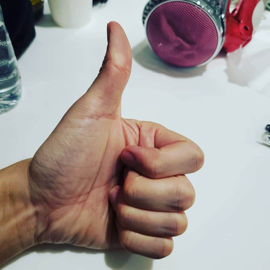古賀隼斗のインスタグラム：「生配信ライブありがとうございました。  めちゃくちゃ楽しかったし、鮪の言ってた事が皆の心に刺さったらいいな。  ライブに参戦する皆の感染予防の協力、僕達も全力で予防に尽くします。  本当に見てくれてありがとう。  #kanaboon #古賀隼斗 #KBプレBESTLIVE #生配信」
