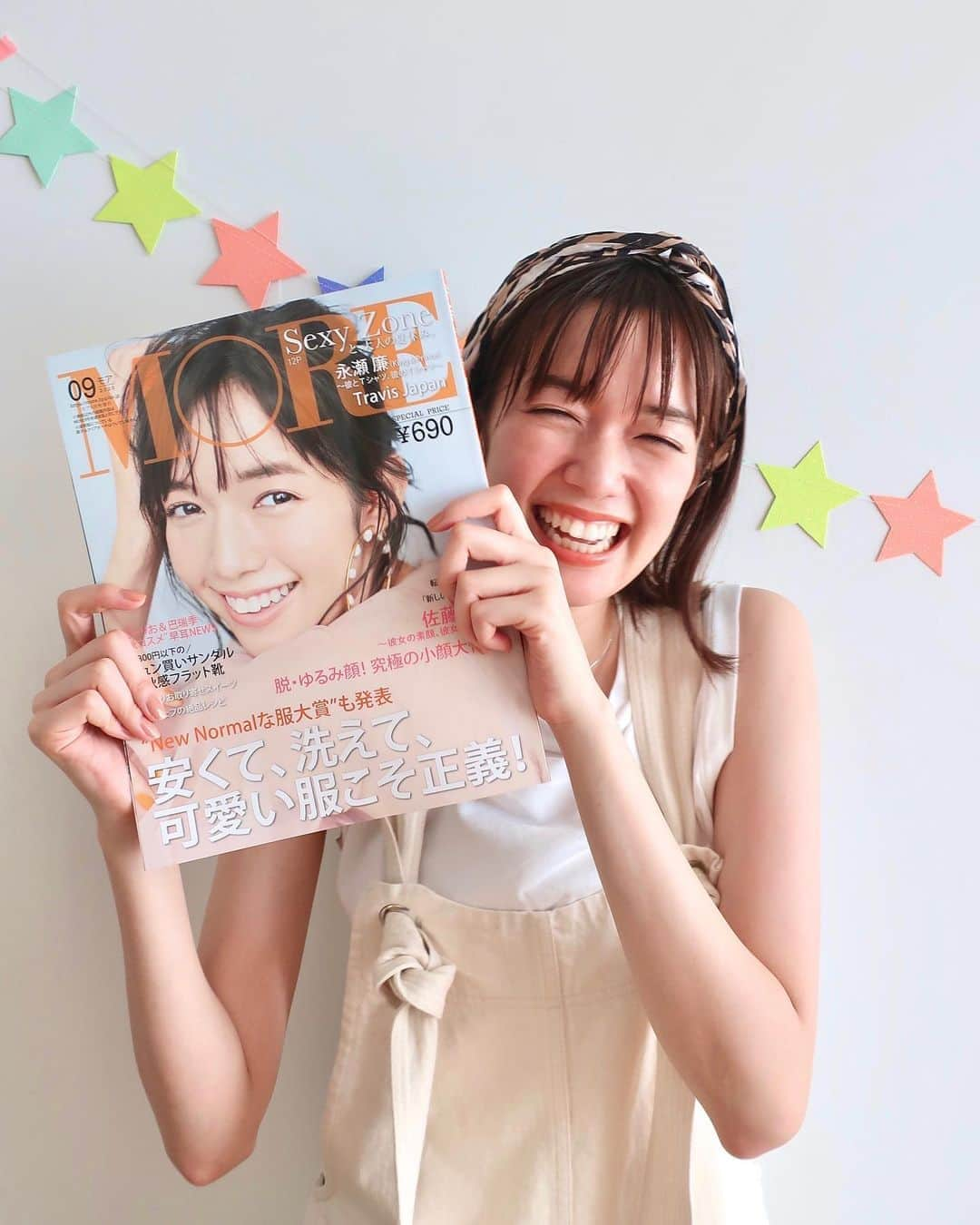 佐藤栞里さんのインスタグラム写真 - (佐藤栞里Instagram)「. 28日発売のMORE9月号🌻 ありがたいことに、 ありがたいことに。 表紙を飾らせていただきます☺︎ 勝手な想いなのですが このお仕事に出会って20年、 そしてたくさんの方に支えられて毎日を進めた30年、 という大切な節目に大好きな大好きなMOREの表紙。 何年後かにもきっとこの日を思い出して にやにや嬉しくなるんだろうなと思うくらいの、 大切な発売日になりそうです☘️ きっと私よりも私のことを 知ってくれているスタッフさんたちと、 ひとつひとつ丁寧に作り上げた 私服企画やインタビューもありますので 是非、読んでもらえたら嬉しいです。 愛おしい表紙、企画になったなあ☺️ #MORE9月号 #7月28日発売」7月26日 22時02分 - satoshiori727