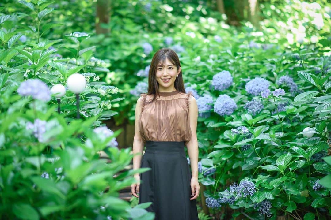 のインスタグラム：「good bye my favorite place🌸 ・ としまえんのあじさい園✨最後に行けてよかったなぁ✨ ・ 今回写真を撮ってくださったカメラマンの @kaito.bless  さん✨ 海外で活躍されてて、今後は日本でも活動されるそうです！ ブライダル写真や、綺麗に撮ってほしい方は是非頼んでみてね✨ 本当に綺麗に撮ってもらえるので 個人的にはお見合い写真がおすすめです🙋‍♀️💗笑  #としまえん#としまえんど#ポートレート#ポートレート撮影#遊園地#作品撮り#dior#louisvuitton#tokyo#촬영 #toshimaen#華金」